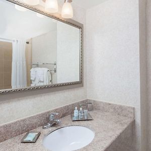 Zimmer mit Queensize-Bett und mit Ozeanblick